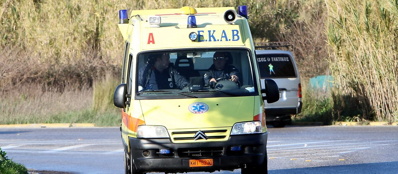 Σοβαρό τροχαίο με σχολικό λεωφορείο στη Βούλα - Τραυματίστηκαν 10 παιδιά (upd)